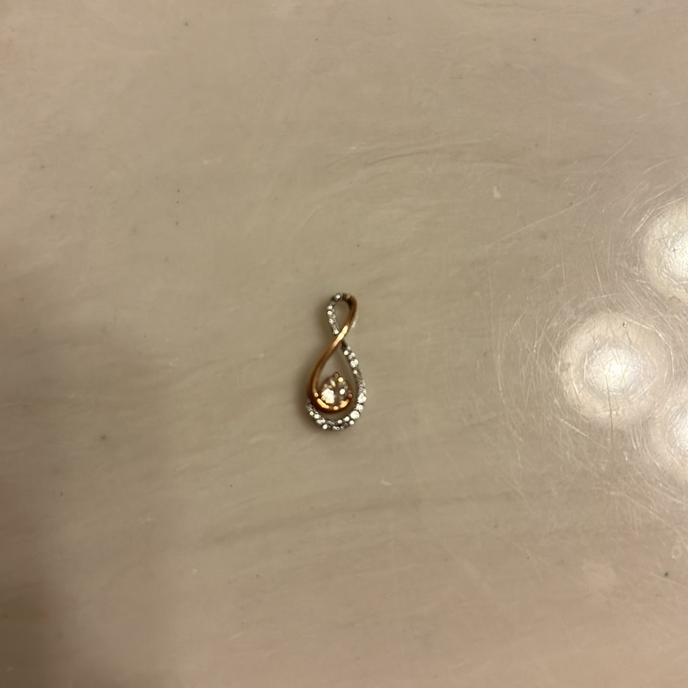 Infinity necklace with diamond